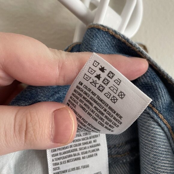 American Eagle 18 Light Wash Distressed Button Fly Hi-Rise Girlfriend Jean NWT - Picture 15 of 15